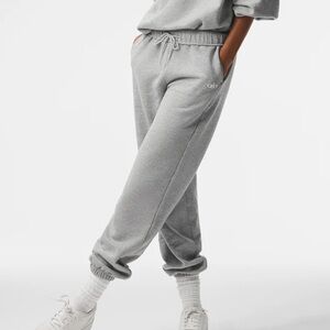 Grey alo accolade sweatpants